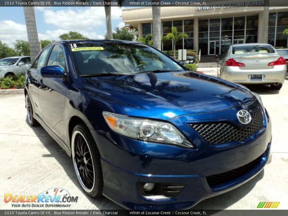 Front 3/4 View of 2010 Toyota Camry SE V6 Photo #2