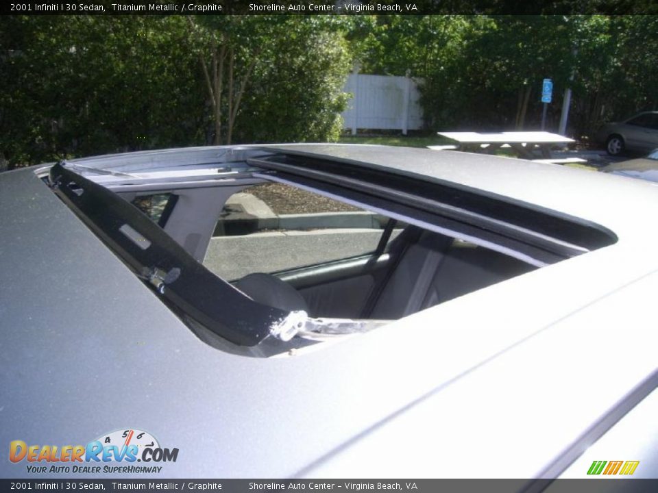 2001 Infiniti I 30 Sedan Titanium Metallic / Graphite Photo #9