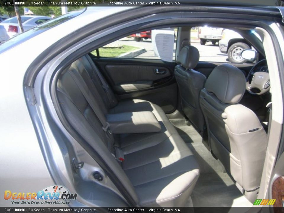 2001 Infiniti I 30 Sedan Titanium Metallic / Graphite Photo #12