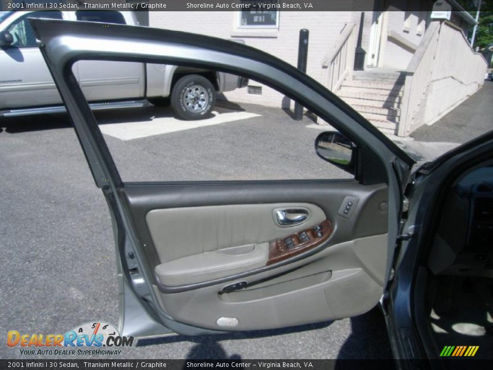 2001 Infiniti I 30 Sedan Titanium Metallic / Graphite Photo #14