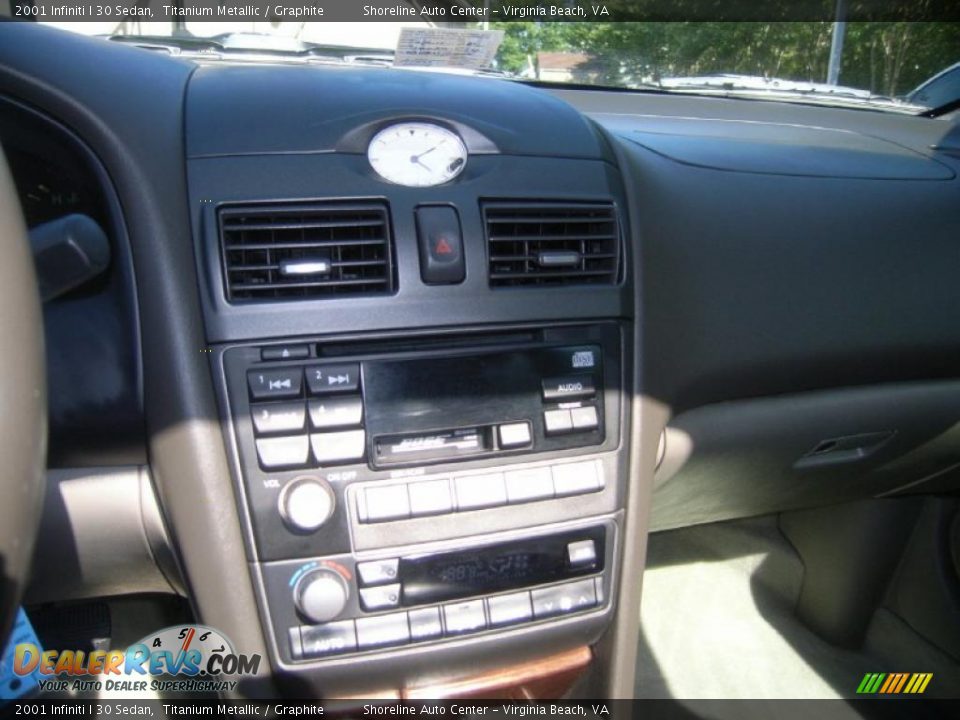 2001 Infiniti I 30 Sedan Titanium Metallic / Graphite Photo #17