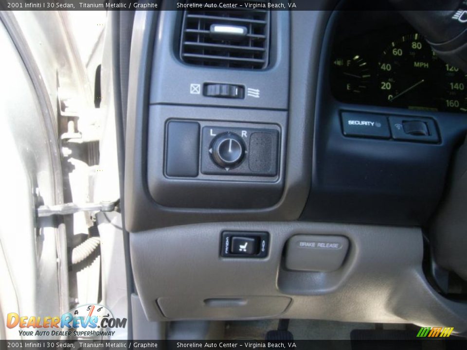 2001 Infiniti I 30 Sedan Titanium Metallic / Graphite Photo #20