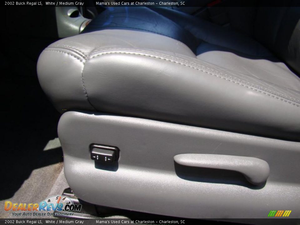 2002 Buick Regal LS White / Medium Gray Photo #10