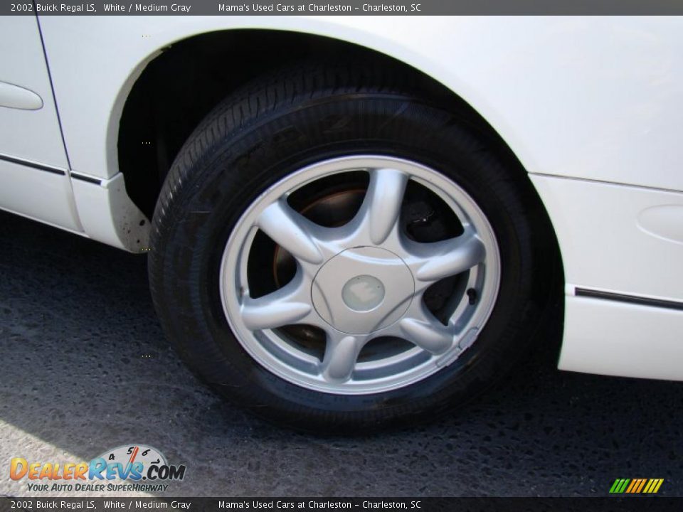 2002 Buick Regal LS White / Medium Gray Photo #26