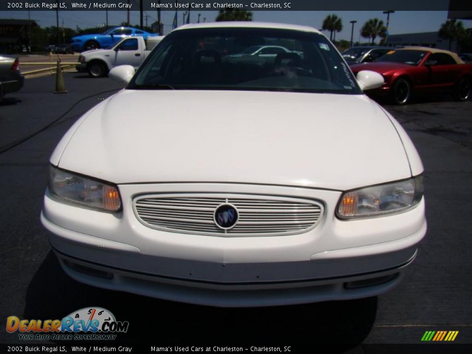 2002 Buick Regal LS White / Medium Gray Photo #28