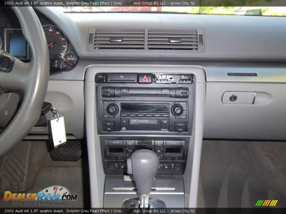 Controls of 2002 Audi A4 1.8T quattro Avant Photo #19