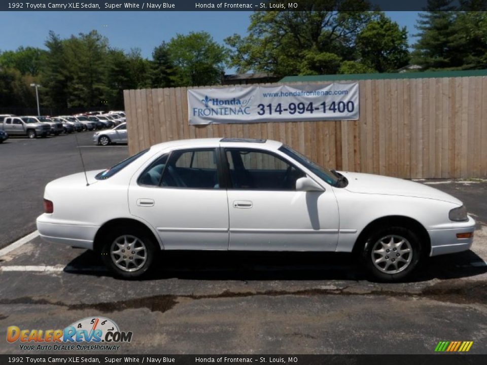 1992 Toyota Camry XLE Sedan Super White / Navy Blue Photo #2