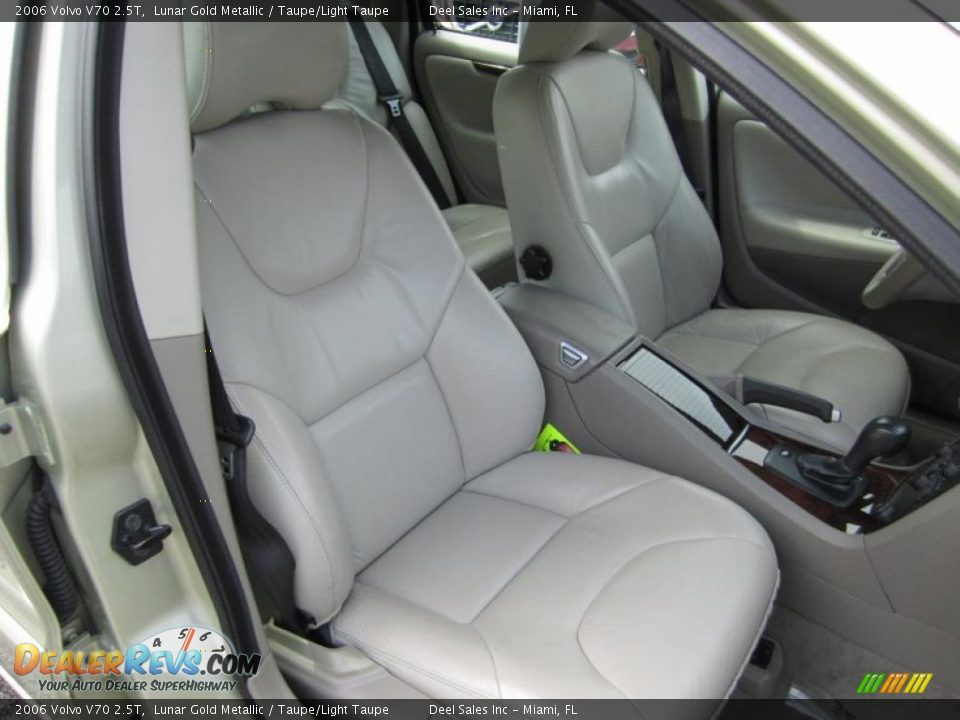 Taupe/Light Taupe Interior - 2006 Volvo V70 2.5T Photo #10