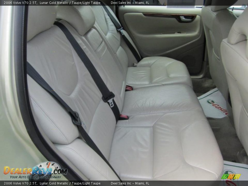 Taupe/Light Taupe Interior - 2006 Volvo V70 2.5T Photo #11