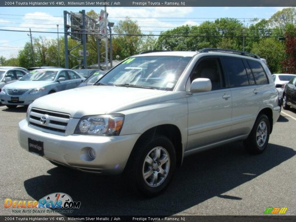 2004 Toyota Highlander V6 4WD Millenium Silver Metallic / Ash Photo #3