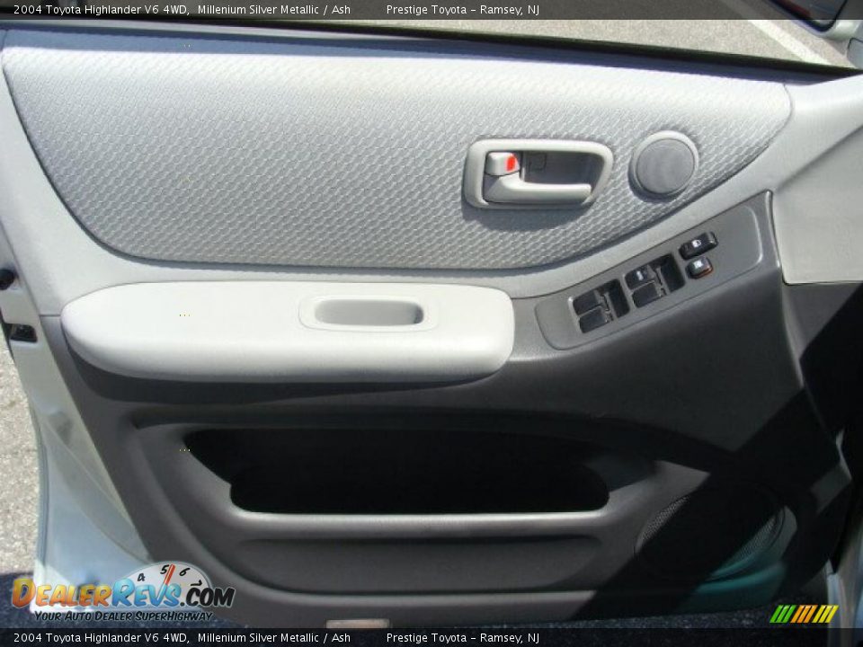 2004 Toyota Highlander V6 4WD Millenium Silver Metallic / Ash Photo #6