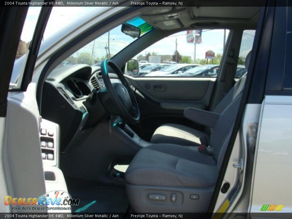2004 Toyota Highlander V6 4WD Millenium Silver Metallic / Ash Photo #7