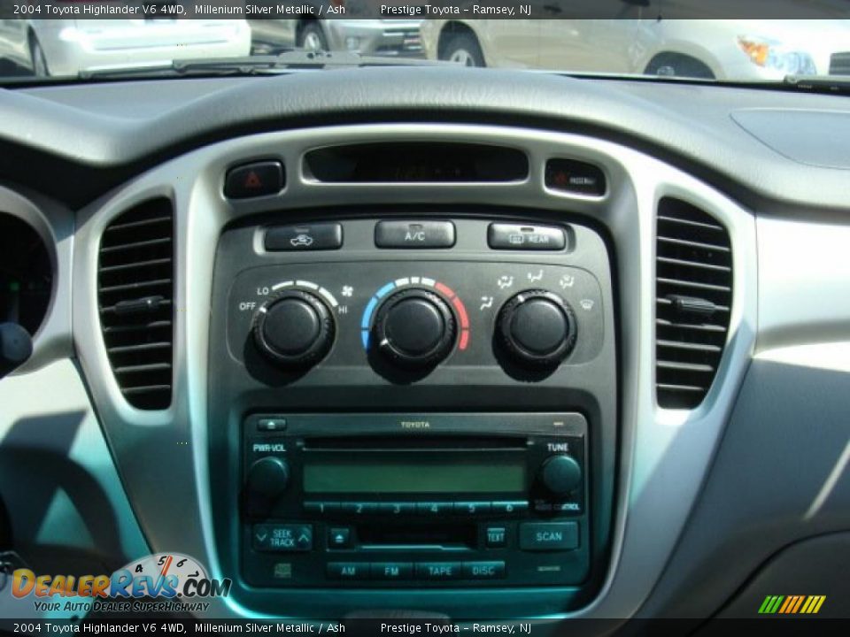 2004 Toyota Highlander V6 4WD Millenium Silver Metallic / Ash Photo #11