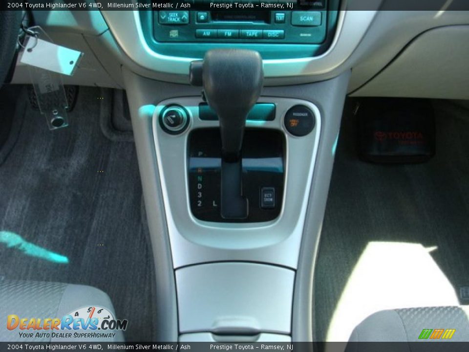 2004 Toyota Highlander V6 4WD Millenium Silver Metallic / Ash Photo #12