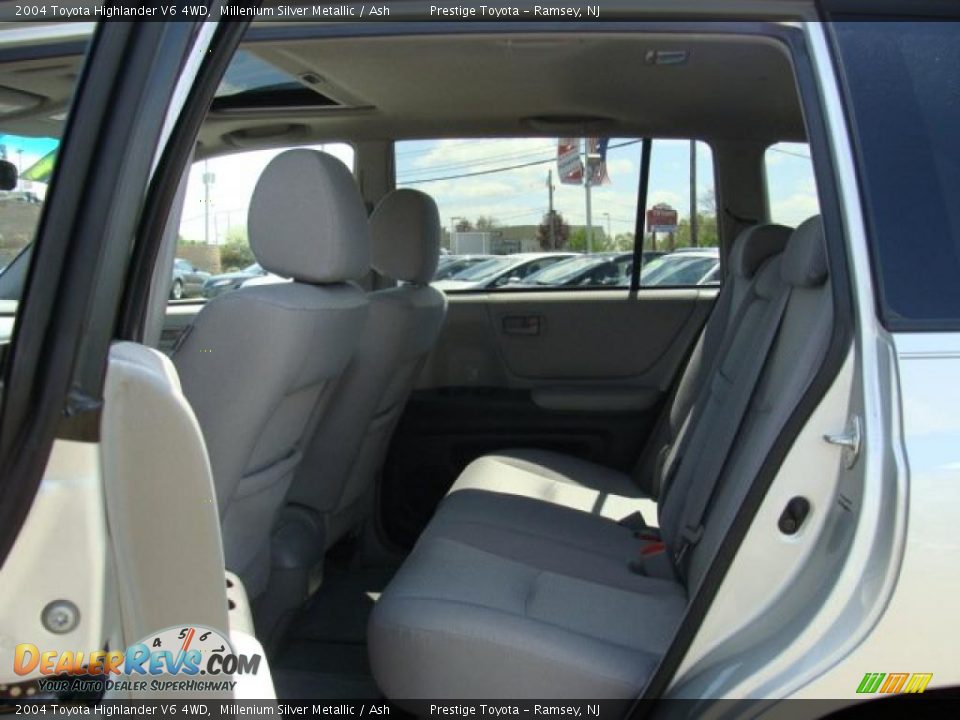 2004 Toyota Highlander V6 4WD Millenium Silver Metallic / Ash Photo #13