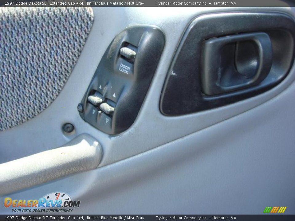 1997 Dodge Dakota SLT Extended Cab 4x4 Brilliant Blue Metallic / Mist Gray Photo #10