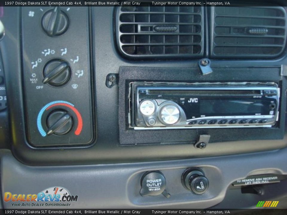 1997 Dodge Dakota SLT Extended Cab 4x4 Brilliant Blue Metallic / Mist Gray Photo #11