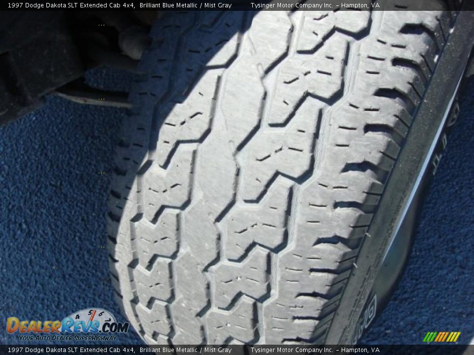 1997 Dodge Dakota SLT Extended Cab 4x4 Brilliant Blue Metallic / Mist Gray Photo #13