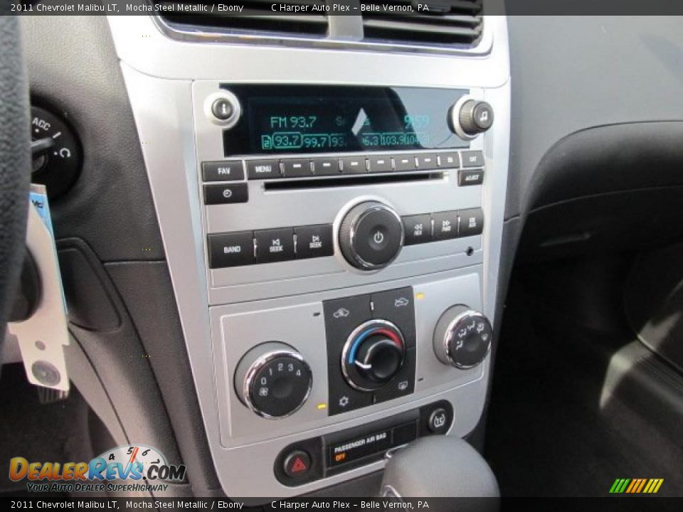 Controls of 2011 Chevrolet Malibu LT Photo #15