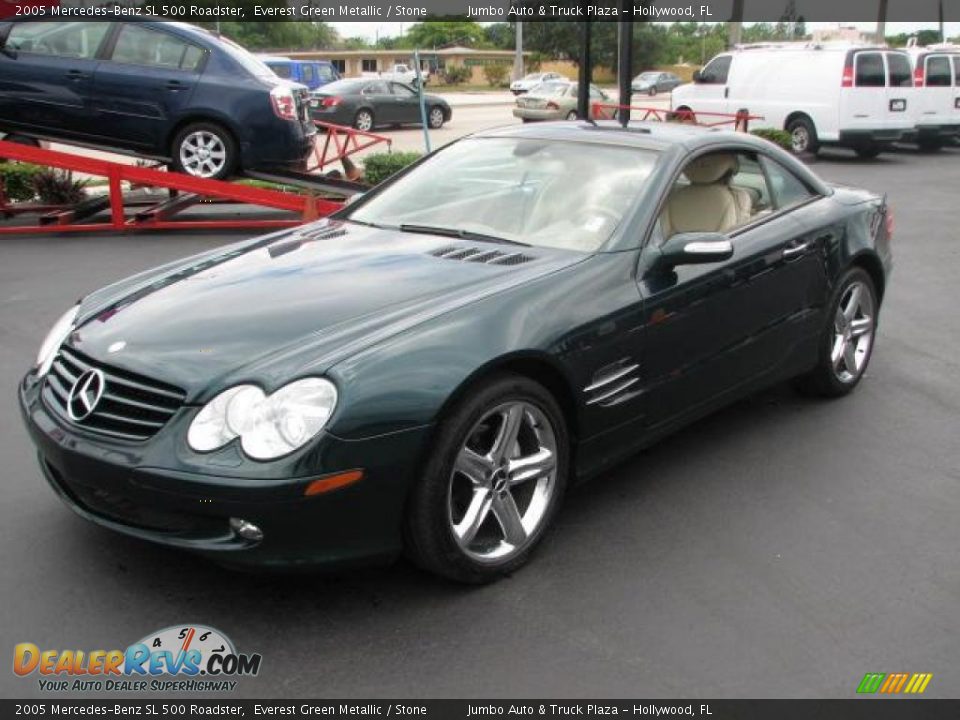 Front 3/4 View of 2005 Mercedes-Benz SL 500 Roadster Photo #5