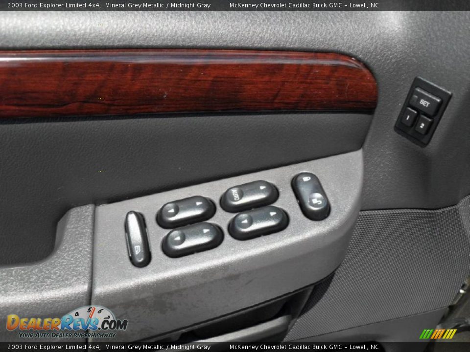 Controls of 2003 Ford Explorer Limited 4x4 Photo #9
