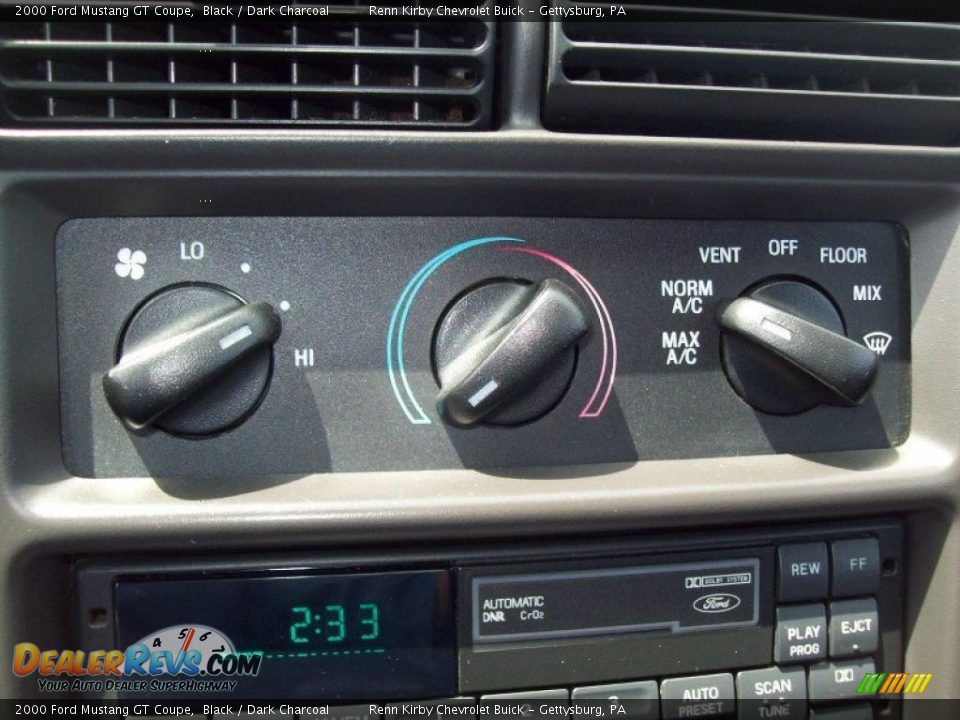 Controls of 2000 Ford Mustang GT Coupe Photo #22