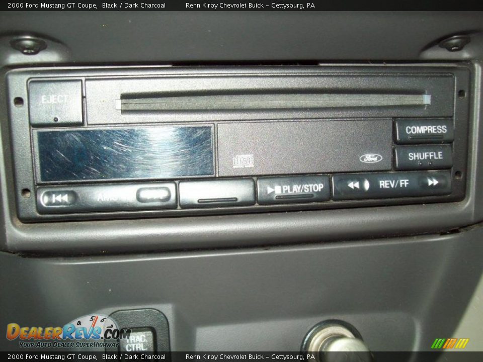 Controls of 2000 Ford Mustang GT Coupe Photo #24