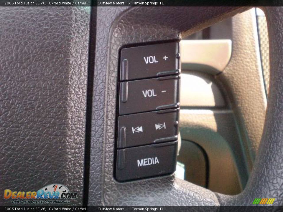 2006 Ford Fusion SE V6 Oxford White / Camel Photo #25