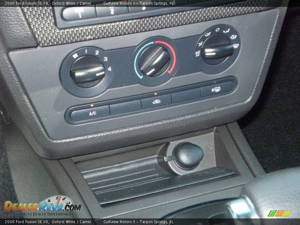 2006 Ford Fusion SE V6 Oxford White / Camel Photo #28