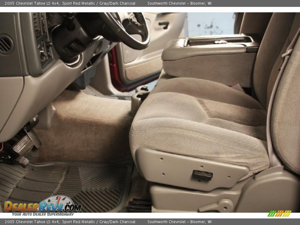 2005 Chevrolet Tahoe LS 4x4 Sport Red Metallic / Gray/Dark Charcoal Photo #6