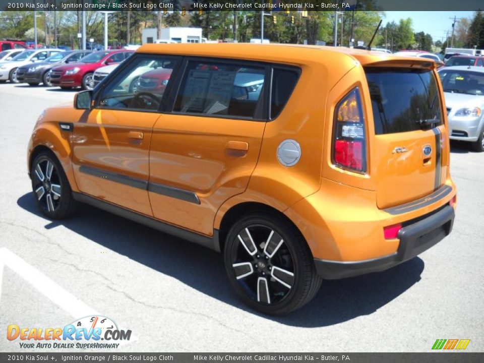 2010 Kia Soul + Ignition Orange / Black Soul Logo Cloth Photo #5
