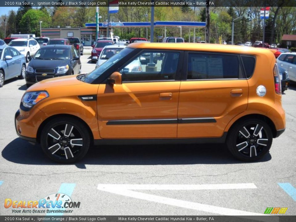 2010 Kia Soul + Ignition Orange / Black Soul Logo Cloth Photo #6