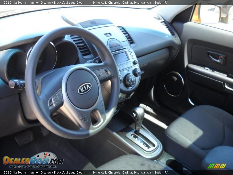 Dashboard of 2010 Kia Soul + Photo #8