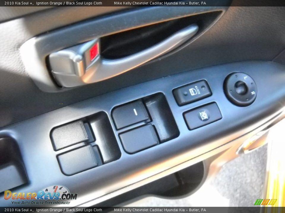 2010 Kia Soul + Ignition Orange / Black Soul Logo Cloth Photo #16