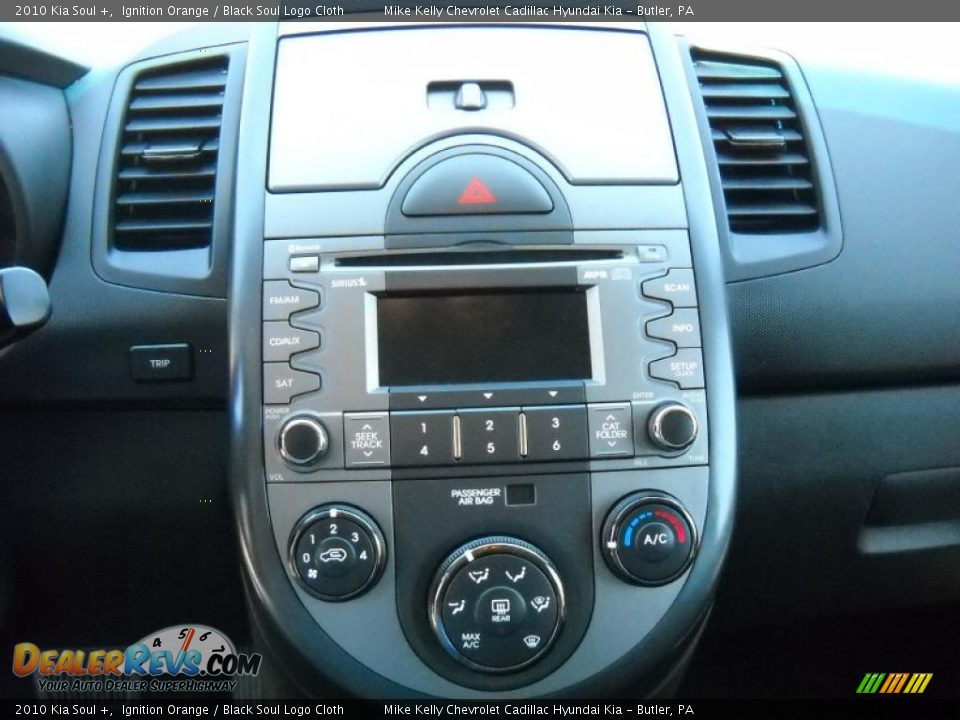 Controls of 2010 Kia Soul + Photo #17