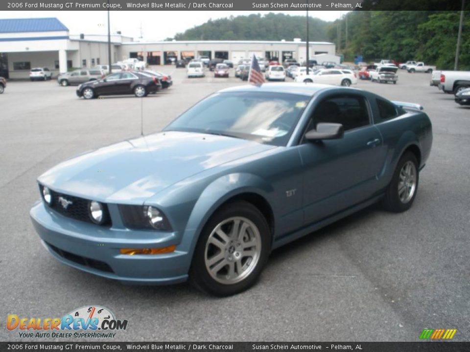 Front 3/4 View of 2006 Ford Mustang GT Premium Coupe Photo #7