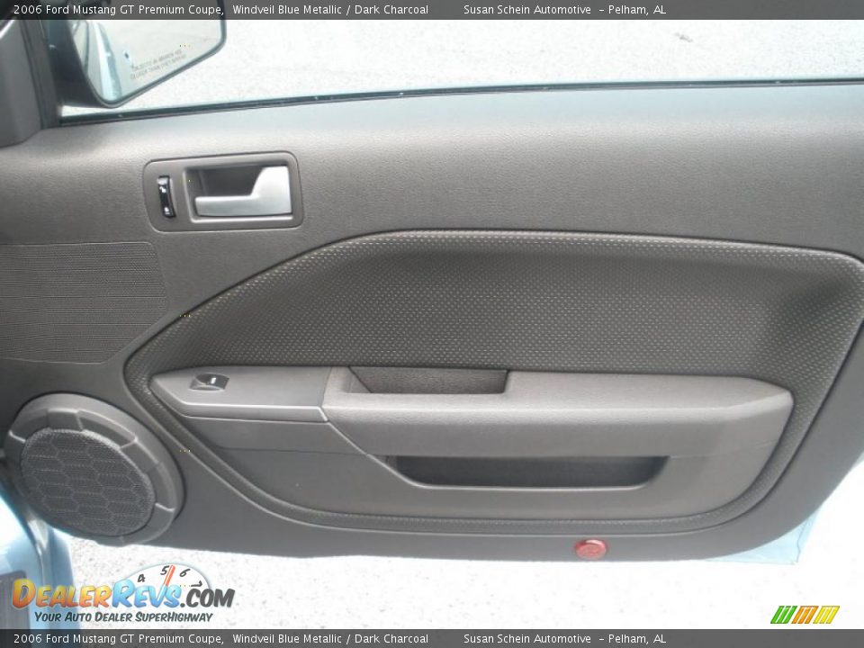 Door Panel of 2006 Ford Mustang GT Premium Coupe Photo #16