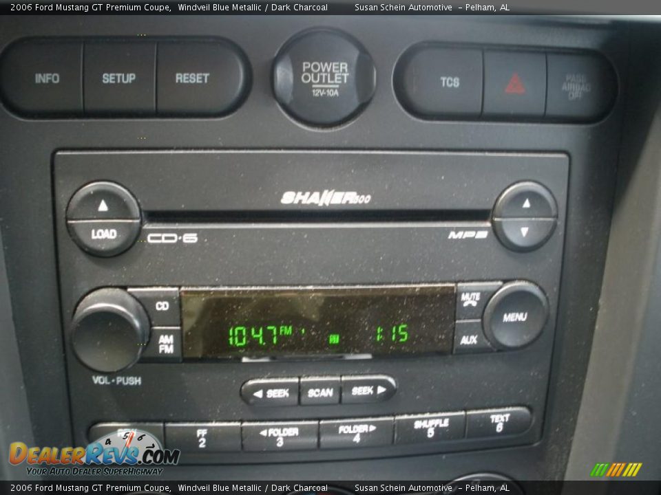 Controls of 2006 Ford Mustang GT Premium Coupe Photo #19