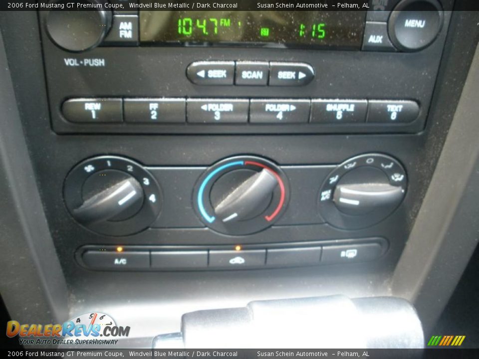 Controls of 2006 Ford Mustang GT Premium Coupe Photo #20