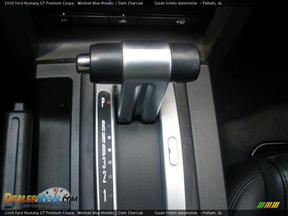 2006 Ford Mustang GT Premium Coupe Shifter Photo #21