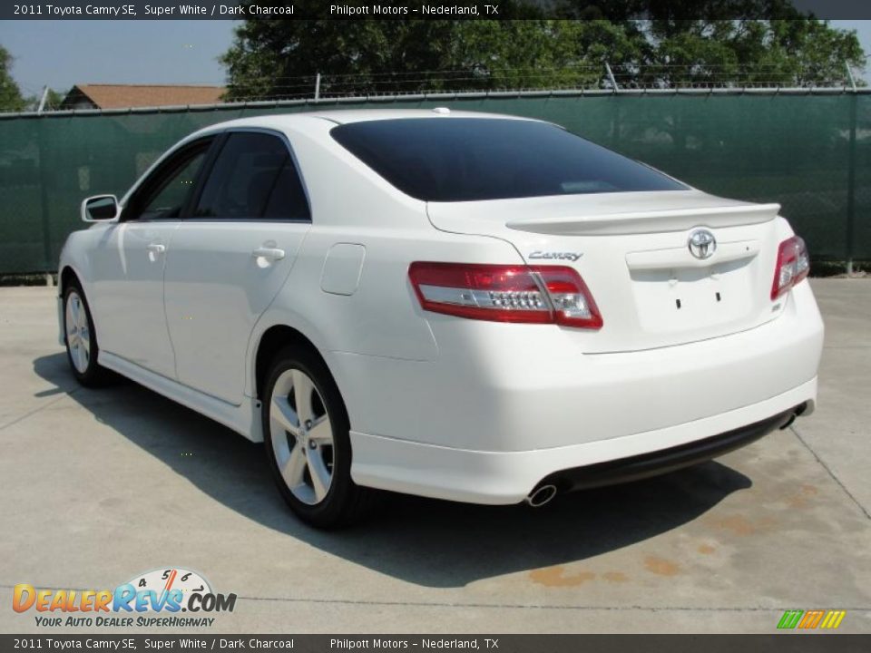 2011 Toyota Camry SE Super White / Dark Charcoal Photo #5