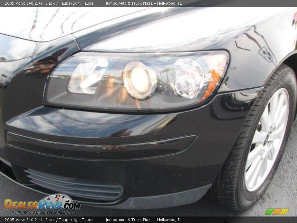 2005 Volvo S40 2.4i Black / Taupe/Light Taupe Photo #4