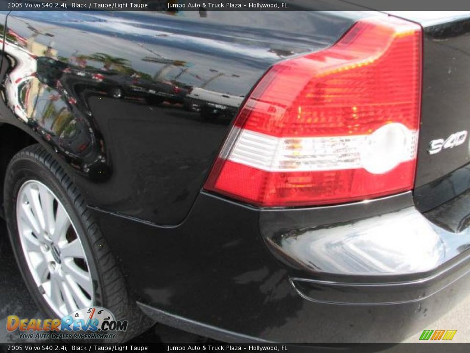 2005 Volvo S40 2.4i Black / Taupe/Light Taupe Photo #7
