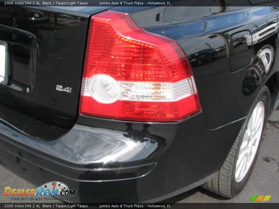 2005 Volvo S40 2.4i Black / Taupe/Light Taupe Photo #10