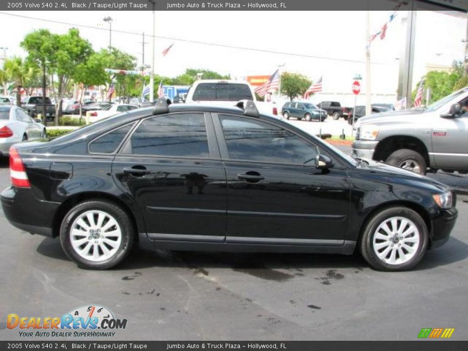 2005 Volvo S40 2.4i Black / Taupe/Light Taupe Photo #12