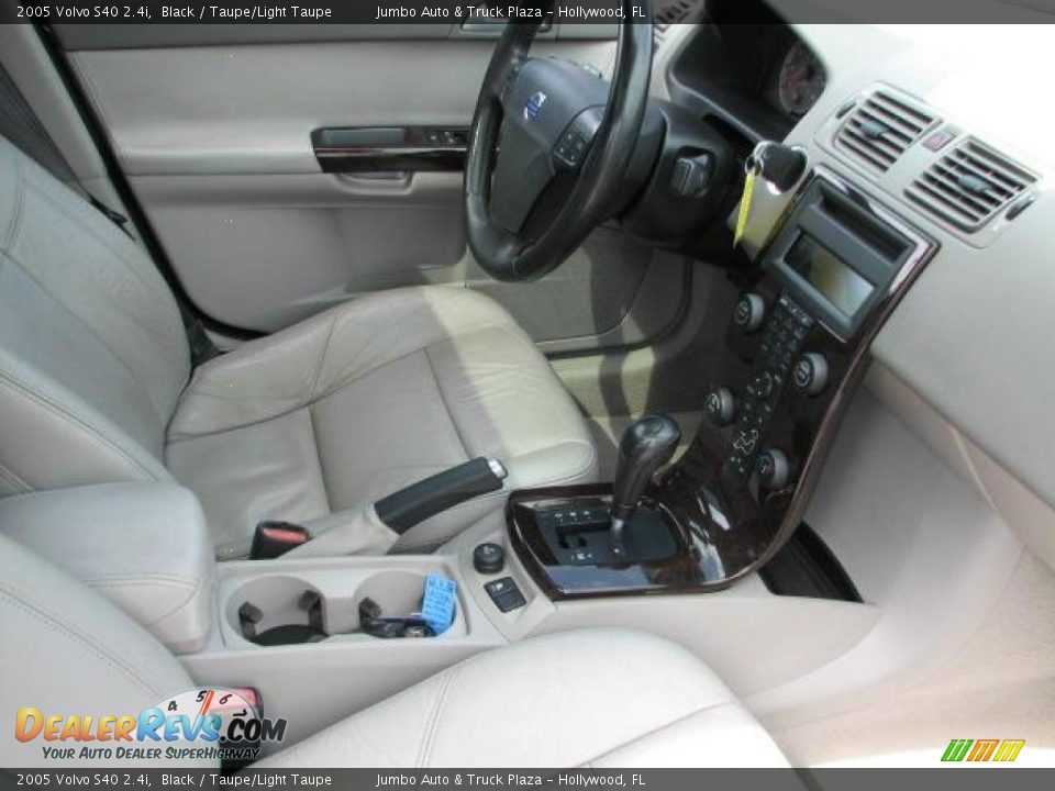Taupe/Light Taupe Interior - 2005 Volvo S40 2.4i Photo #13