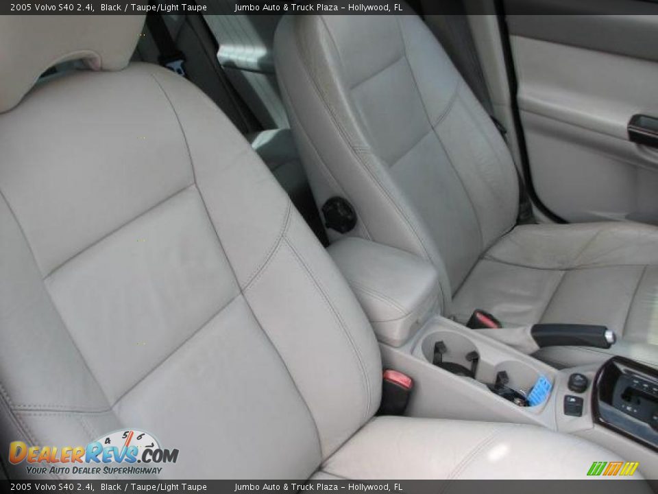 Taupe/Light Taupe Interior - 2005 Volvo S40 2.4i Photo #14