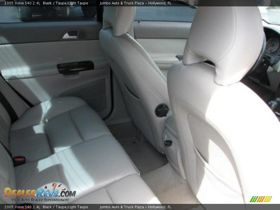 2005 Volvo S40 2.4i Black / Taupe/Light Taupe Photo #16