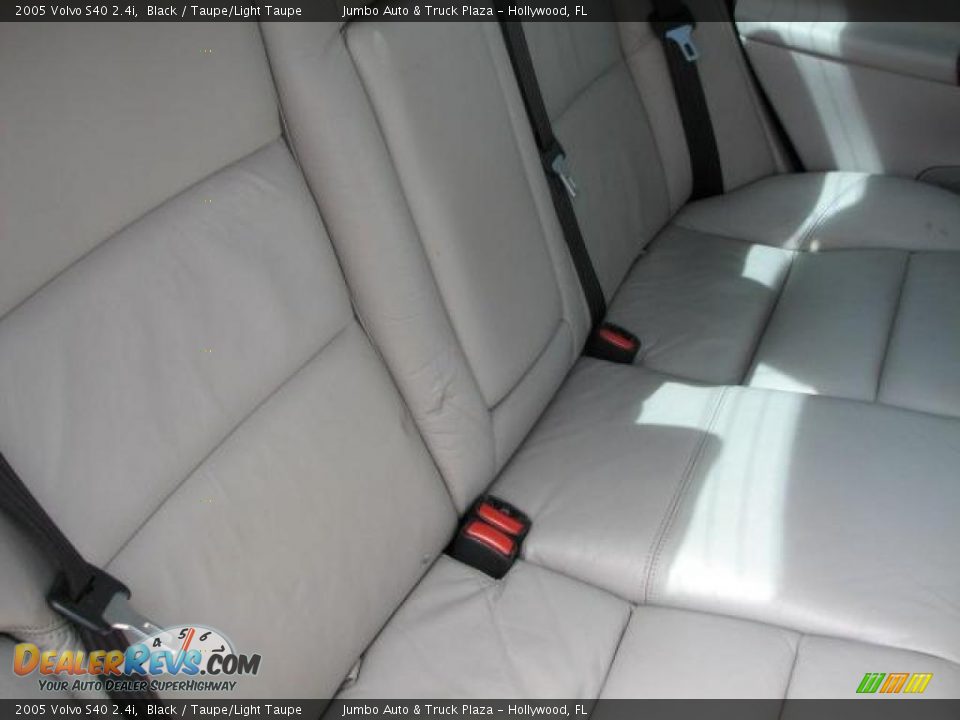 2005 Volvo S40 2.4i Black / Taupe/Light Taupe Photo #17