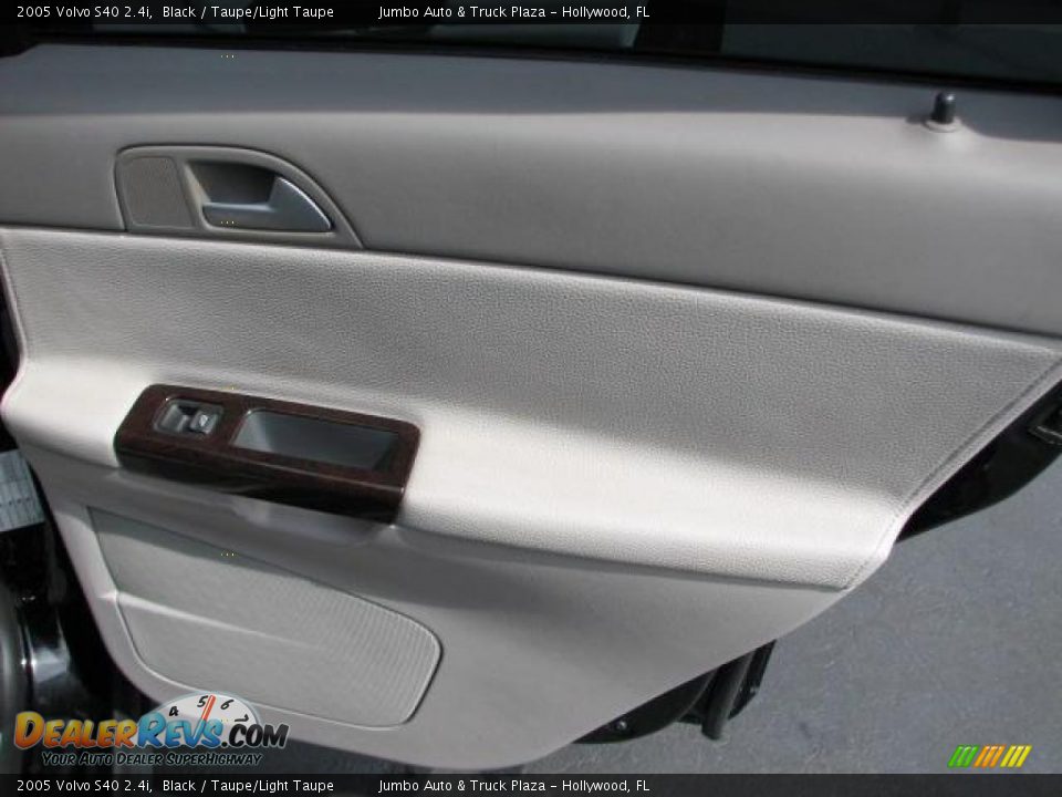 2005 Volvo S40 2.4i Black / Taupe/Light Taupe Photo #18